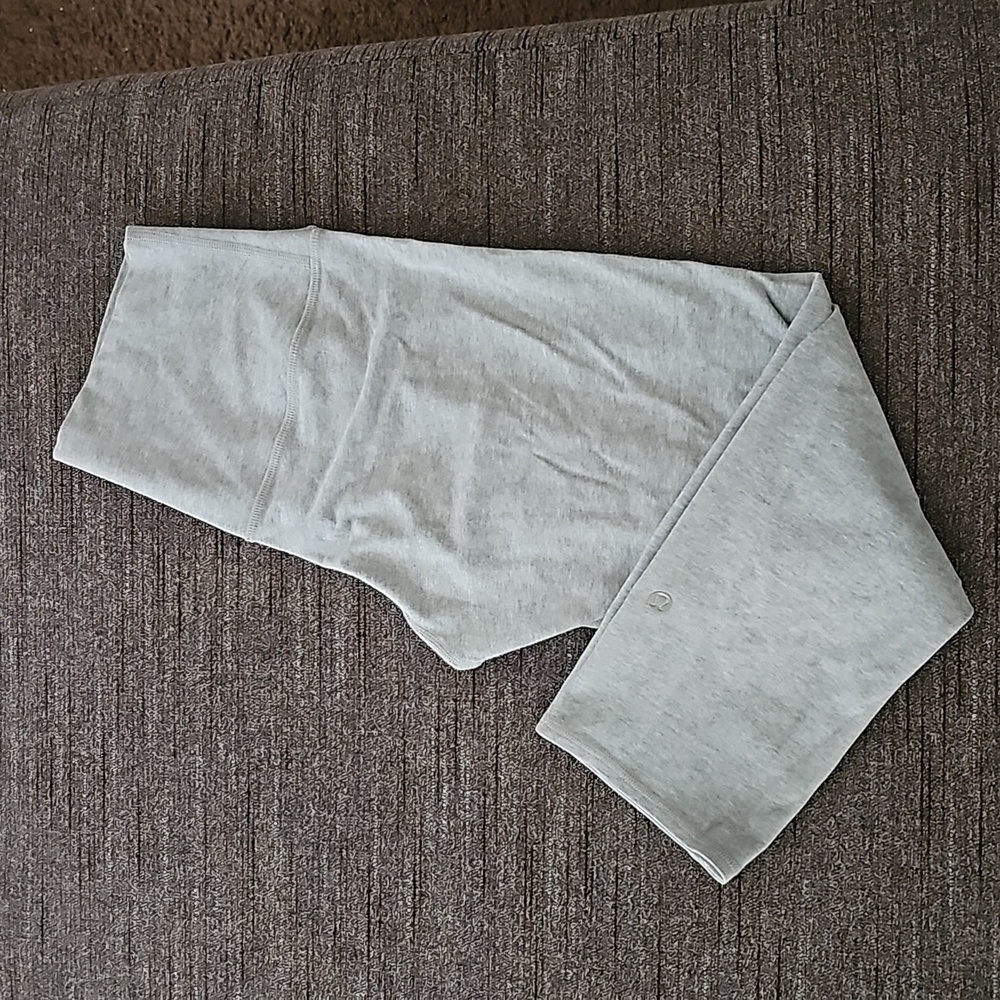 Lululemon Gray crops,  Size 6